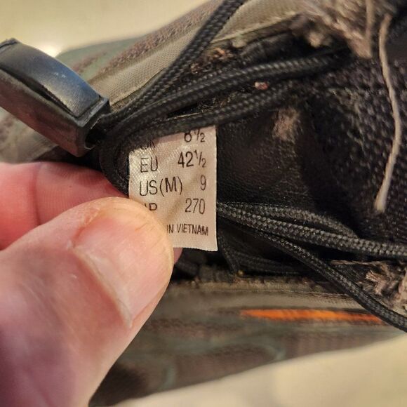 Helly Hansen mens sneaker. Size 9. - Picture 6 of 6